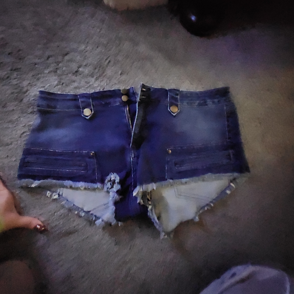 Fashion Nova denim daisy Duke shorts